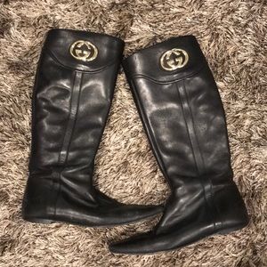 Gucci black leather flat boots size 8B